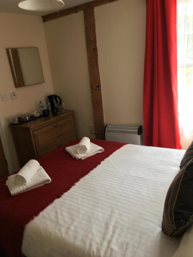 Bed and Breakfast The Chequers Royston  Exterior foto