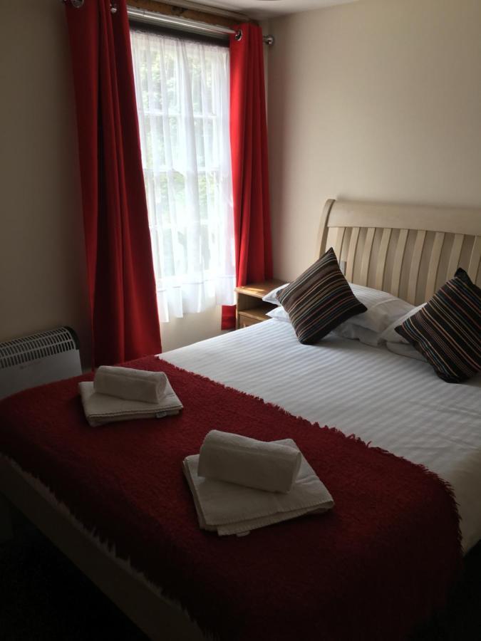 Bed and Breakfast The Chequers Royston  Exterior foto