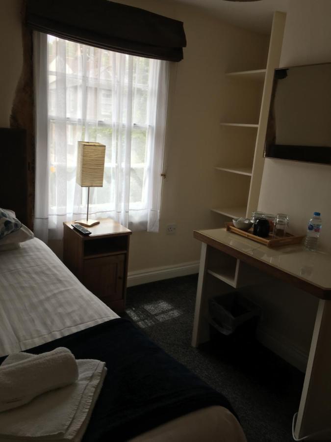 Bed and Breakfast The Chequers Royston  Exterior foto