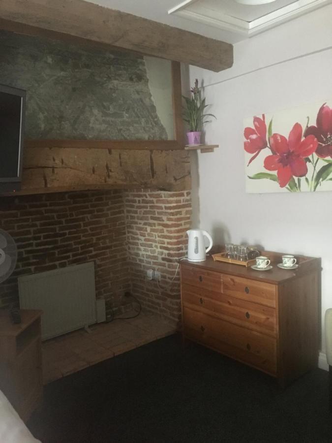 Bed and Breakfast The Chequers Royston  Exterior foto